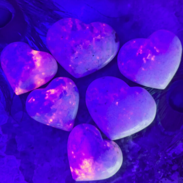 Fluorescent Hackmanite Heart