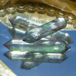 Auric Cleansing Rainbow Aura Quartz Vogel