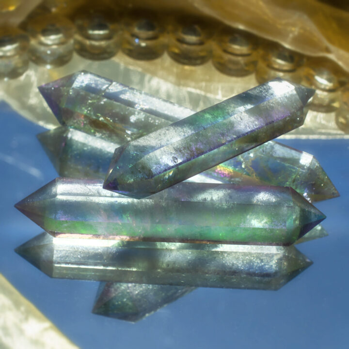 Auric Cleansing Rainbow Aura Quartz Vogel