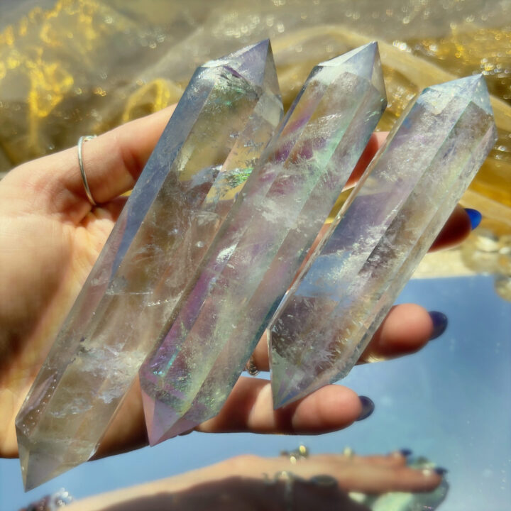 Auric Cleansing Rainbow Aura Quartz Vogel