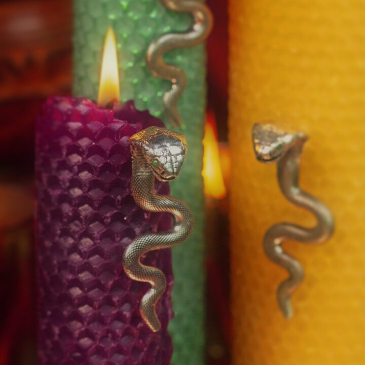 Emerald Eyed Cobra Candle Power Pin