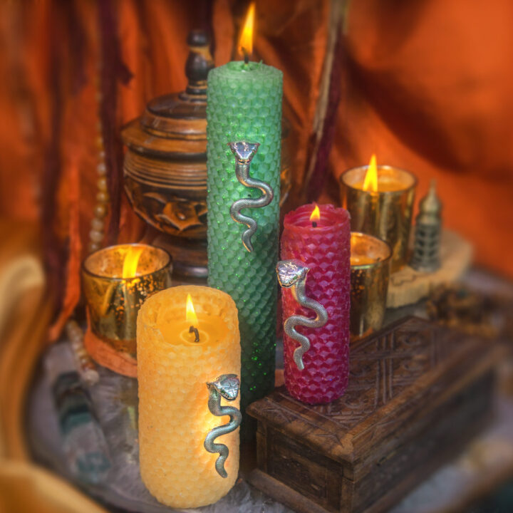 Emerald Eyed Cobra Candle Power Pin