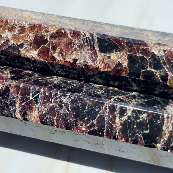 Misfit Minerals: Almandine Garnet Vogel